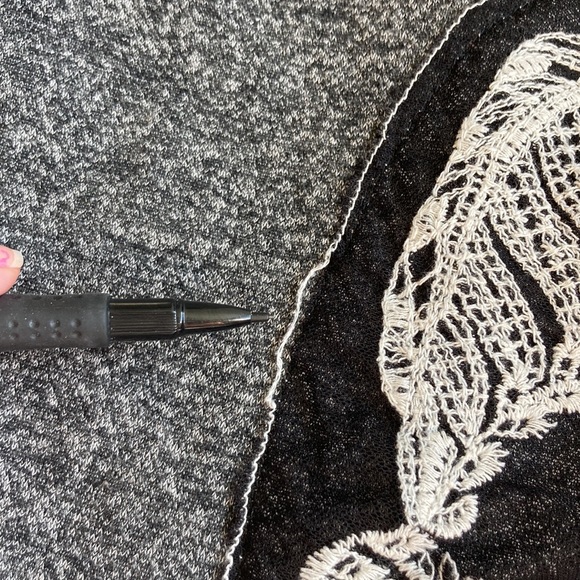 Black Bead| Stitched Skull Sweatshirt sz Small - Picture 8 of 9